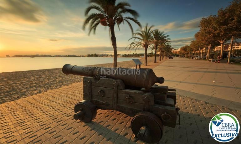 Foto f847199c-b7ef-46e9-be58-dad7136347b7. Apartament amb aparcament a Puig Rom-Canyelles-Almadrava Roses