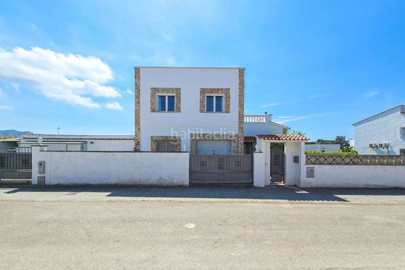 Foto 2d5be5a5-d45c-4bb4-a2de-f5263d030583. Casa amb aparcament a Nord Roses