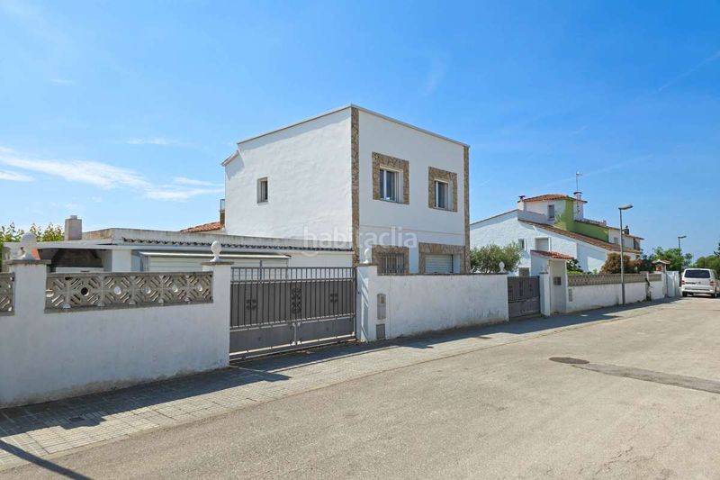 Foto eda27385-1dc9-41c2-bc94-0fdf3b85282e. Casa amb aparcament a Nord Roses
