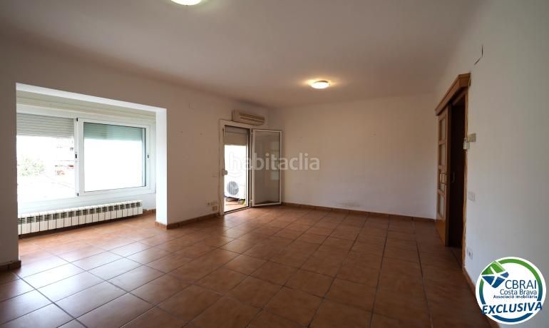 Foto bae5f420-f4cf-469e-b58b-116e17d4060c. Pis amb calefacció a Centre Roses
