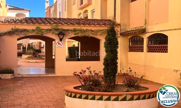Foto cdfcbe00-9b82-432c-b9cd-0c315651ae1a. Pis amb calefacció piscina a Alberes Empuriabrava