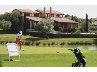 Terreny residencial  Barcelona. Solar urbano en venta campo de golf panoramica