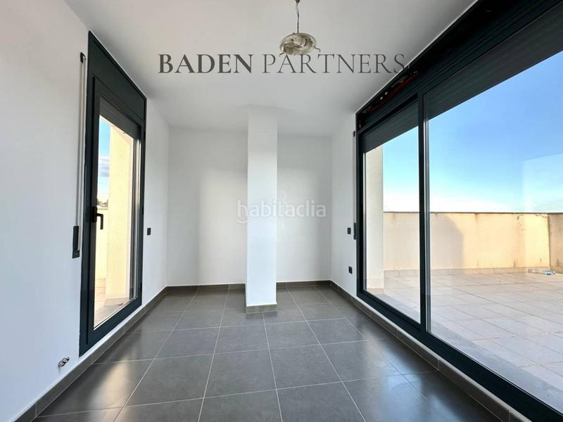 Foto 512f98a2-b379-4ee1-b72d-b771bf98a6fc. Casa adosada oportunidad de inversión casa adosada con vistas al mar en Vilanova i la Geltrú
