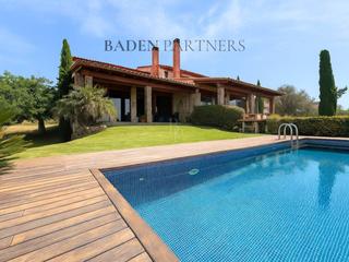 Chalet  Barcelona. Chalet de lujo en panoramica golf de san jorge