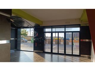 Local commercial à Casco Urbano. Venta de almacén y oficinas en vinaròs
