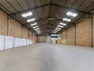 Bâtiment à usage industriel  Capsades. Nave céntrica en venta