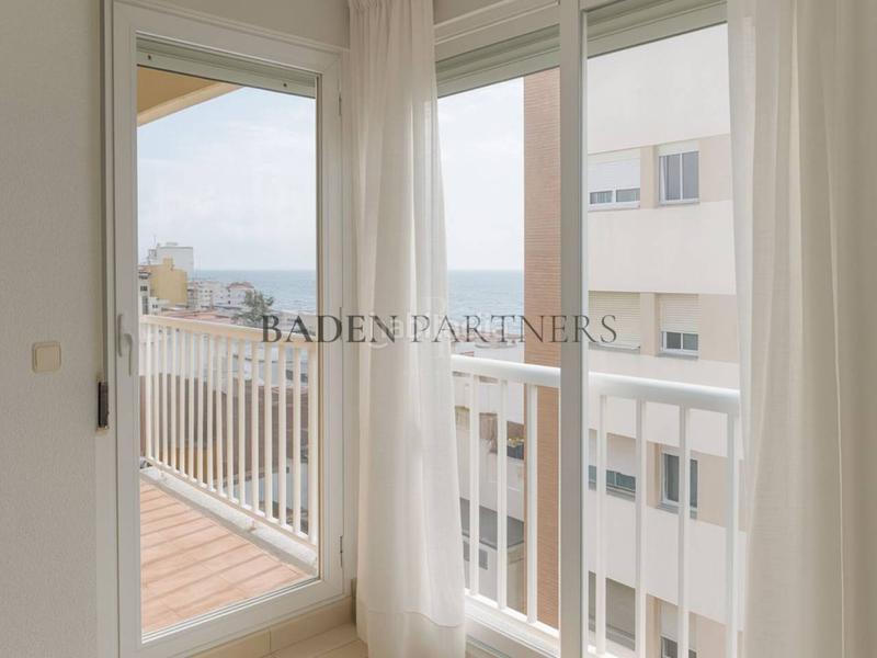 Foto 1083071c-58ae-49e3-8889-5c3bb79d364a. Piso  en venta en nucli urbà en Casco Urbano Vinaròs