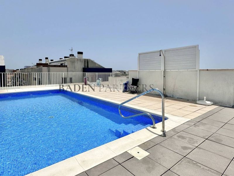 Foto 9fd42528-834f-456e-bd63-11b039f76efb. Pis amb calefacció aparcament piscina a Casco Urbano Vinaròs