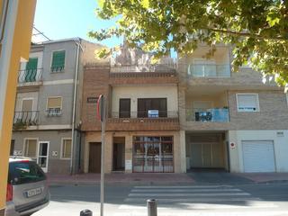 Casa a Avenida constitución 37. Local, piso y  mas