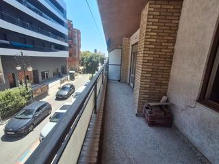 Pis a Calle obispo rocamora 36. Piso de 113 m²  utiles para lo que quieras con patio