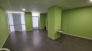 Lloguer Local Comercial  Vila-real - calle comte albay. Local comercial de alquiler en la plaza mayor de vilareal