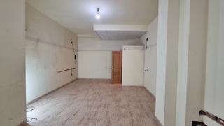 Local Comercial en Jaume Roig. Transforma y gana! local con potencial de vivienda ya aprobado
