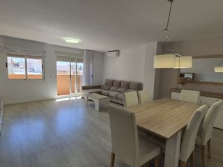 Lloguer Pis a Madrigal. Piso 3 habitaciones con amplio y salón con balcón