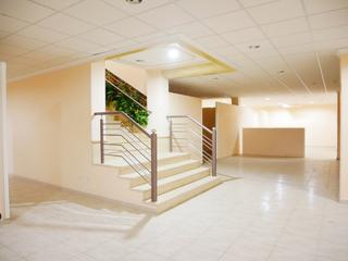 Local Comercial a Fraternidad. Nave de 4 alturas!! ideal para un gran negocio en zona acacias d