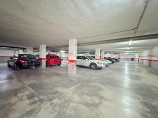 Aparcament cotxe  Calle manolita candel perez. Amplia plaza de garaje en zona padre manjón