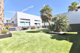 Xalet  Calle del carril. Increíble chalet con zona de barbacoa y cine en la zona de aveni