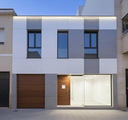 Casa  Calle petrer. Tu espacio ideal en el centro de elda