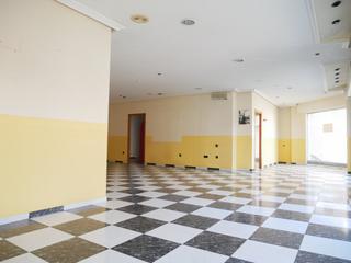 Local Comercial a Petrer. Enorme local  reformado en la zona virrey poveda de petrer