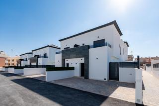 Chalet in Monte y Mar. Obra nueva chalets pareados de 3 ó 2 dormitorios con jardín esqu