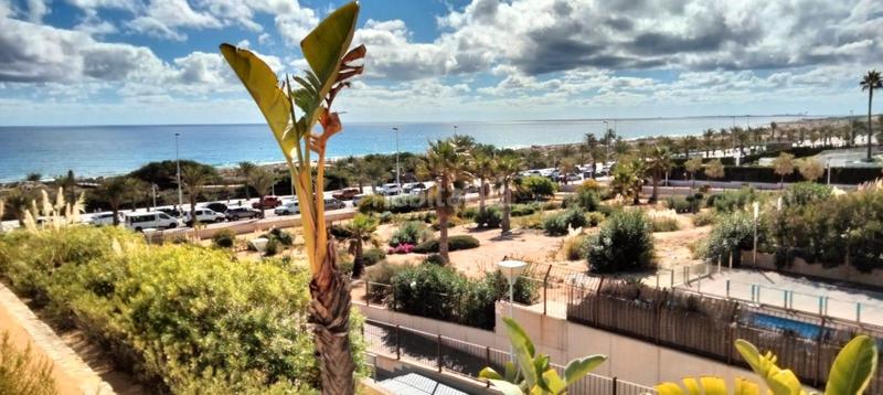 Foto 8727394a-b3a0-45c8-be32-aff6142b5532. Apartamento  2 dormitorios y 2 baños gran terraza con vistas 1 linea piscina garaje y trastero en Elche / Elx