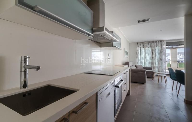 Foto a9b0b509-3452-4a88-a130-a2d5b9750182. Apartamento  2 dormitorios y 2 baños gran terraza con vistas 1 linea piscina garaje y trastero en Elche / Elx