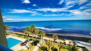 Apartament a Los Arenales del Sol. Apartamento reformado en 1 linea de playa con impresionantes vis