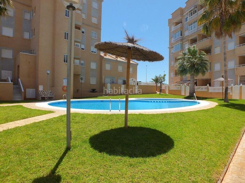 Foto 1f1b901a-f05c-4e32-8a99-b415a50c7560. Casa bungalow duplex reformado de 2 dormitorios con jardines y terrazas en urb. con piscina y vistas en Elche / Elx