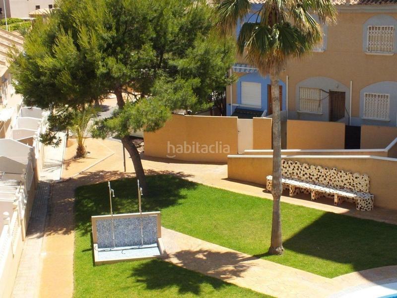 Foto 6d7c33b0-f66d-441d-897b-1d2be8cd4f36. Casa bungalow duplex reformado de 2 dormitorios con jardines y terrazas en urb. con piscina y vistas en Elche / Elx
