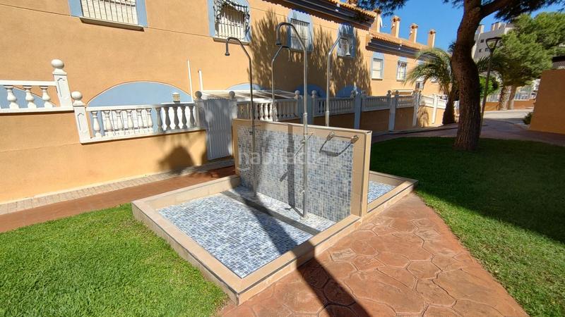 Foto 7076d37e-913f-42b0-9d8a-8c64af036ed7. Casa bungalow duplex reformado de 2 dormitorios con jardines y terrazas en urb. con piscina y vistas en Elche / Elx