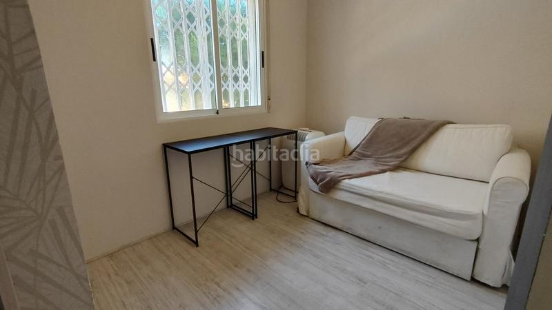Foto b35b1476-007e-4e83-8bf0-97e157b7b508. Casa bungalow duplex reformado de 2 dormitorios con jardines y terrazas en urb. con piscina y vistas en Elche / Elx