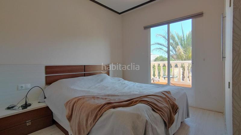 Foto de3ead74-6319-495c-9fd2-dcceebeaed0f. Casa bungalow duplex reformado de 2 dormitorios con jardines y terrazas en urb. con piscina y vistas en Elche / Elx