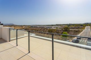 Casa a Monforte del Cid. Bungalow de lujo 3 dorm 3 baños con solarium en urb con piscina