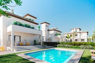 Xalet a La Marina. Obra nueva chalet independiente de 3 dormitorios con piscina cer