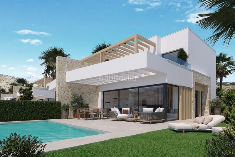 Foto 6c93422c-d248-4b19-843b-2b3841f0dd3c. Chalet gran villa de lujo pareada de 3 dorm y 3 baños con parcela y piscina privada y vistas frente al campo de golf en Monforte del Cid