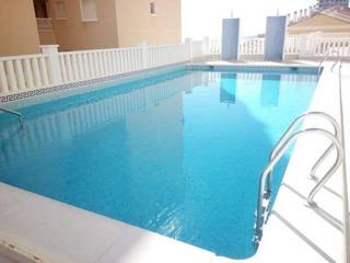 Apartament a Los Arenales del Sol. Apartamento bajo esquina de 2 dorm en urb con piscina y terraza