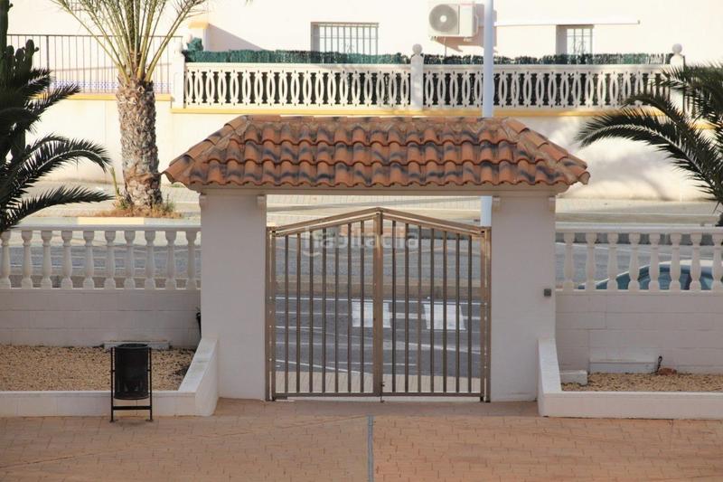 Foto 4e251821-bb21-4445-a86a-f048ab795a28. Apartamento  bajo esquina de 2 dorm en urb con piscina y terraza y entrada independiente de la escalera común en Elche / Elx