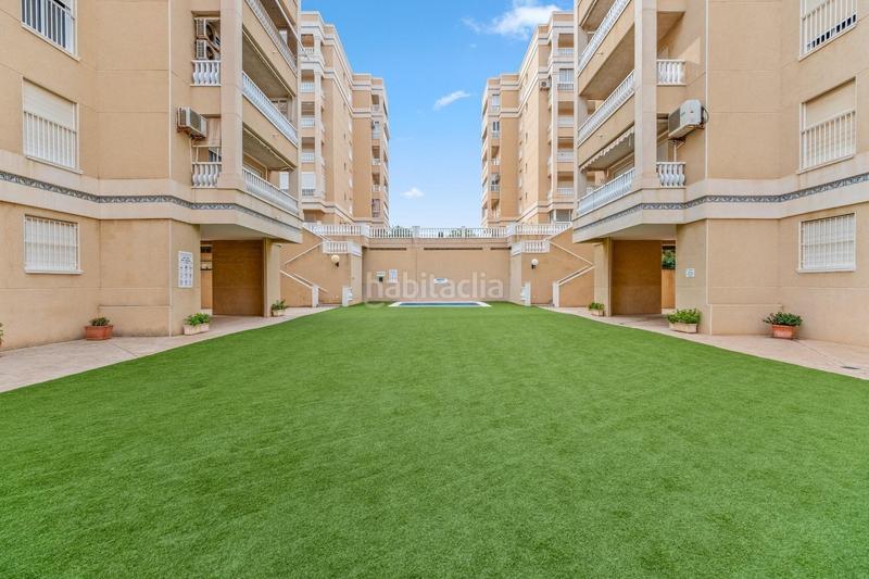 Foto 5c6bf032-f3c5-4921-b5db-50bf2c96a71c. Apartamento  bajo esquina de 2 dorm en urb con piscina y terraza y entrada independiente de la escalera común en Elche / Elx