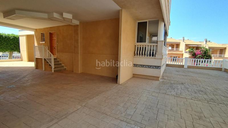 Foto 787ad897-52c1-422d-815c-a3c898c5bf3e. Apartamento  bajo esquina de 2 dorm en urb con piscina y terraza y entrada independiente de la escalera común en Elche / Elx