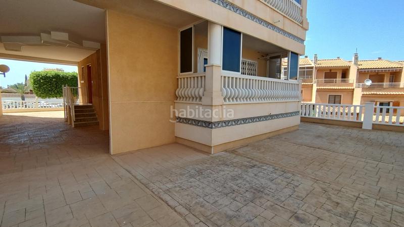 Foto c6ba01ac-dd7b-47fa-8c17-cf2e7c33db1a. Apartamento  bajo esquina de 2 dorm en urb con piscina y terraza y entrada independiente de la escalera común en Elche / Elx