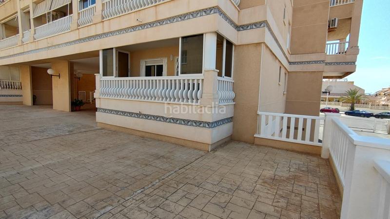 Foto d5458f0b-5ca6-4f09-bc88-3e16566ab67d. Apartamento  bajo esquina de 2 dorm en urb con piscina y terraza y entrada independiente de la escalera común en Elche / Elx