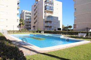 Planta baja en Los Arenales del Sol. Apartamento bajo esquina de 3 dorm, 2 bao, con gran terraza, pi