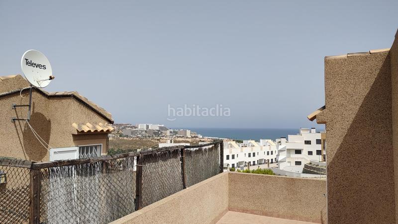 Foto 1368734d-9875-4cc4-9ac0-87627f7b9611. Dúplex  3 dormitorios y 2 baños con solarium y sótano en urb con piscina comunitaria en gran alacant en Santa Pola