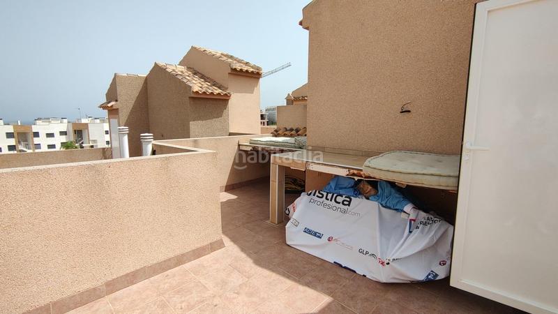 Foto 1a437d84-c07e-41a2-bfe4-bbe38f3b1deb. Dúplex  3 dormitorios y 2 baños con solarium y sótano en urb con piscina comunitaria en gran alacant en Santa Pola