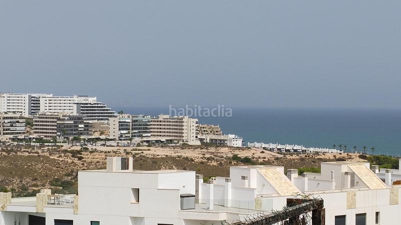 Foto 3a5ea3e7-e5b3-482a-b24c-9832c9d135d4. Dúplex  3 dormitorios y 2 baños con solarium y sótano en urb con piscina comunitaria en gran alacant en Santa Pola