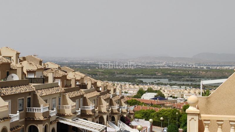 Foto 4082cfee-12cd-42c8-a57d-0896d9c87b64. Dúplex  3 dormitorios y 2 baños con solarium y sótano en urb con piscina comunitaria en gran alacant en Santa Pola