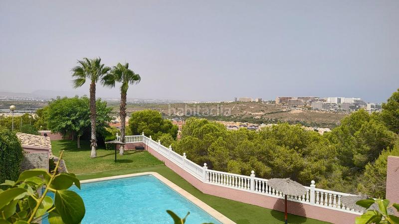 Foto 4c5a3431-17a6-4c0c-90bf-e9ae17f27afa. Dúplex  3 dormitorios y 2 baños con solarium y sótano en urb con piscina comunitaria en gran alacant en Santa Pola