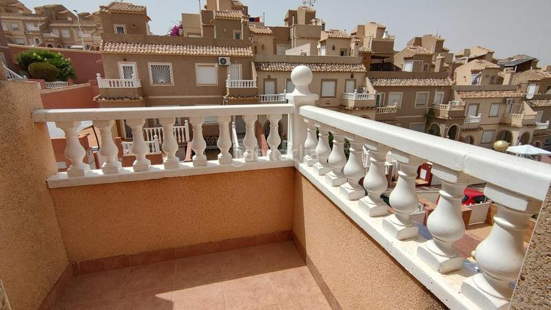 Foto 8d938155-4960-49a3-bd45-cb54f0dfcc49. Dúplex  3 dormitorios y 2 baños con solarium y sótano en urb con piscina comunitaria en gran alacant en Santa Pola