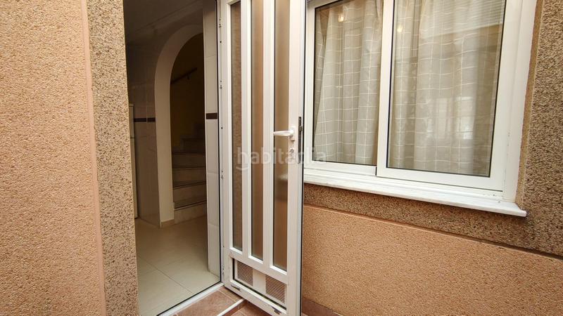 Foto a759b1d5-d401-4060-a32d-afeceb064aab. Dúplex  3 dormitorios y 2 baños con solarium y sótano en urb con piscina comunitaria en gran alacant en Santa Pola