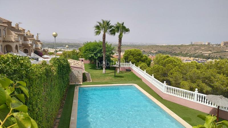 Foto b336eb0e-29ea-4595-a746-5d718e887aa9. Dúplex  3 dormitorios y 2 baños con solarium y sótano en urb con piscina comunitaria en gran alacant en Santa Pola