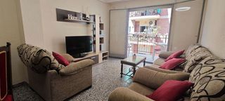 Pis a Centro. Gran piso de 3 grandes dormitorios y 2 baños al lado del parque